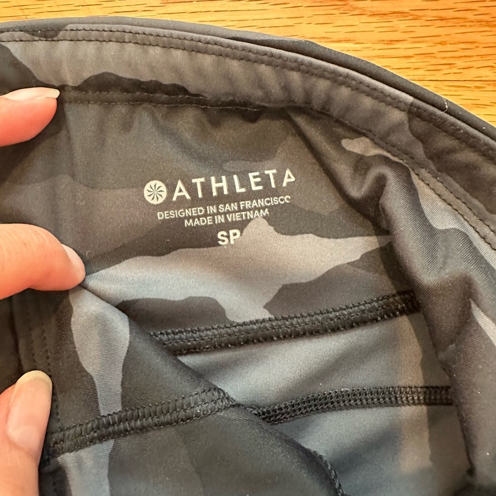 Athleta Camo Contender 7/8 leggings
